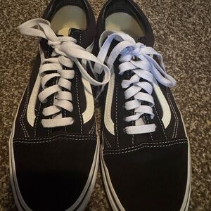 Women’s Vans Old Skool Sneakers Black/White